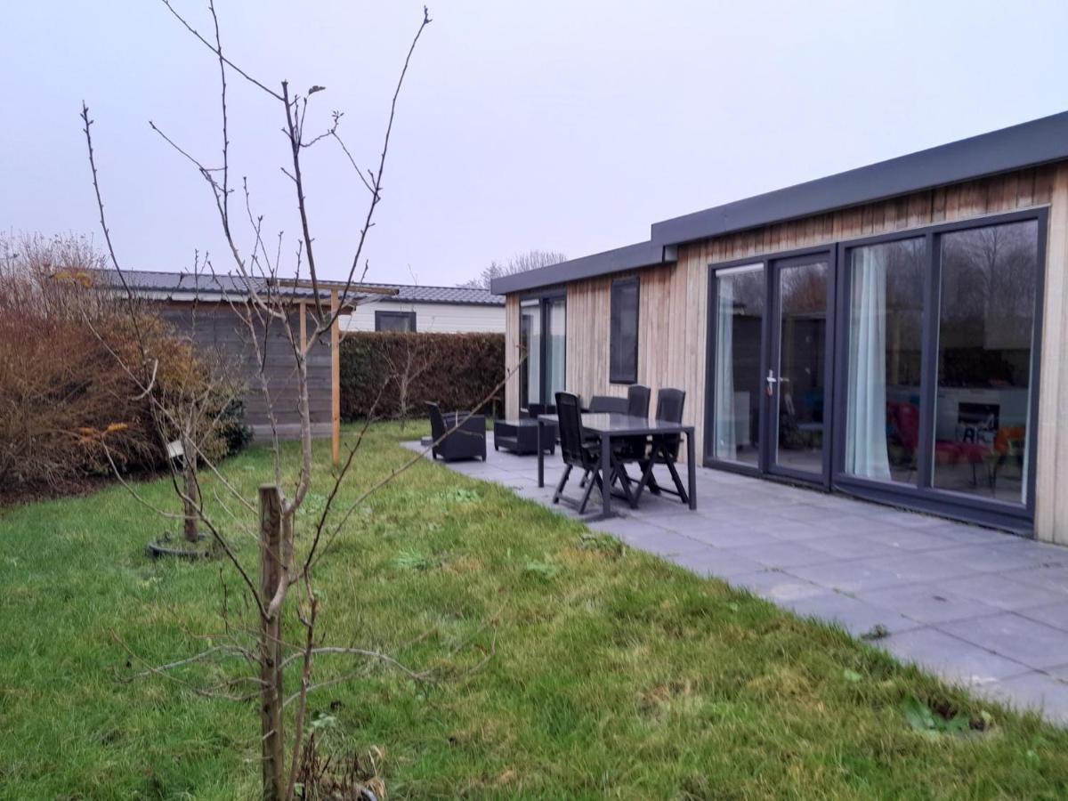 Luxe 5 Persoons Bungalow Op Rustig Vakantiepark Nabij Leeuwarden Dronrijp Extérieur photo