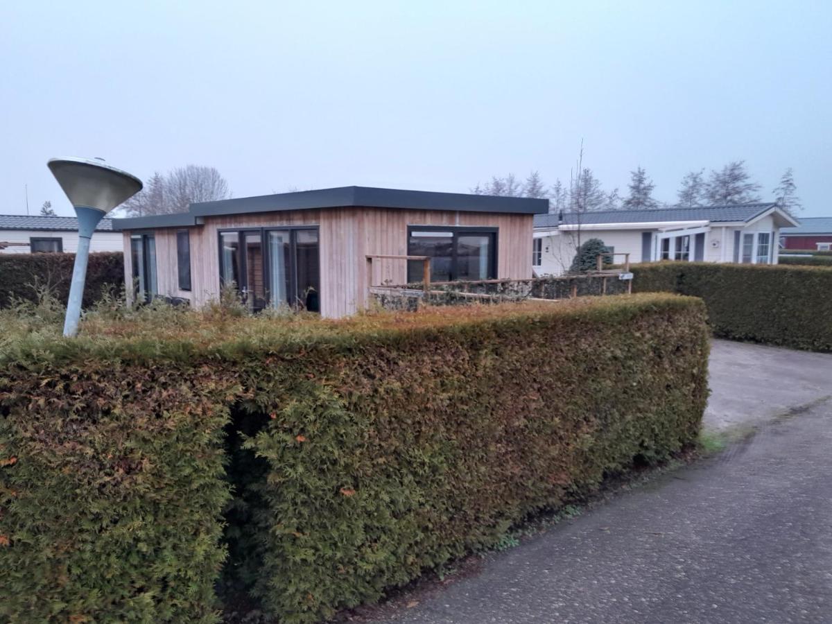 Luxe 5 Persoons Bungalow Op Rustig Vakantiepark Nabij Leeuwarden Dronrijp Extérieur photo
