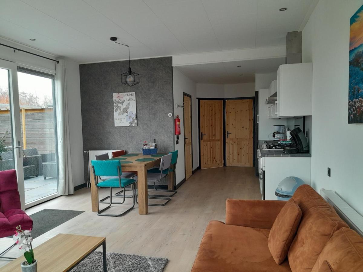 Luxe 5 Persoons Bungalow Op Rustig Vakantiepark Nabij Leeuwarden Dronrijp Extérieur photo