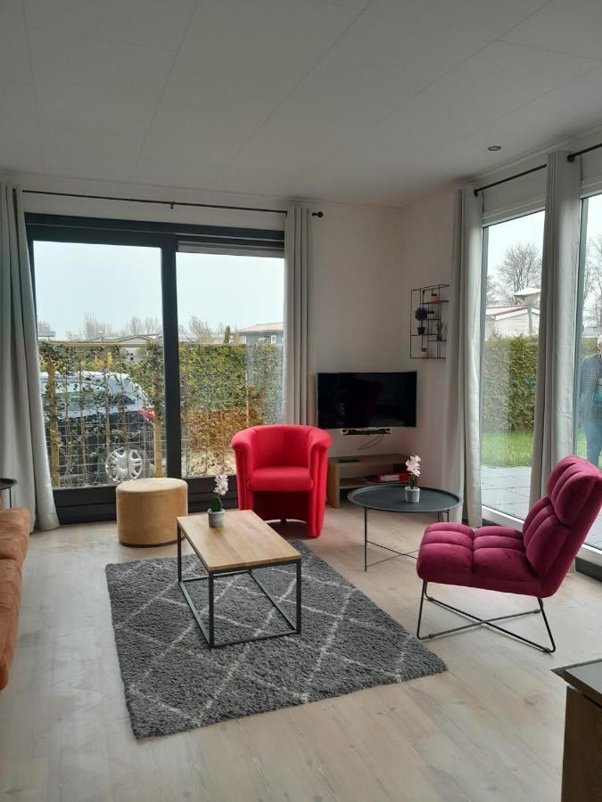 Luxe 5 Persoons Bungalow Op Rustig Vakantiepark Nabij Leeuwarden Dronrijp Extérieur photo