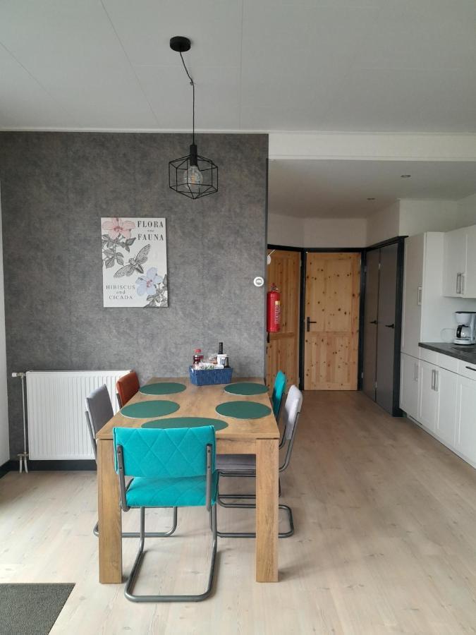 Luxe 5 Persoons Bungalow Op Rustig Vakantiepark Nabij Leeuwarden Dronrijp Extérieur photo